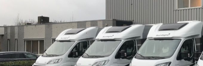 Vier van onze prachtige campers op een rij.